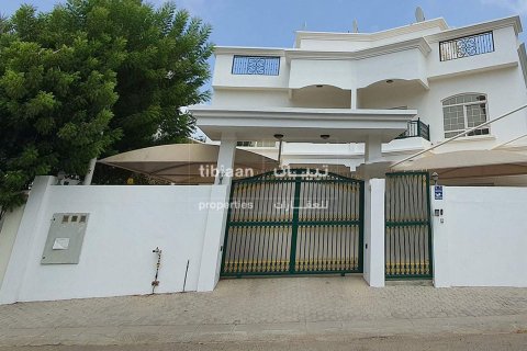 4 bedrooms Twin Villa in Muscat, Oman No. 53977