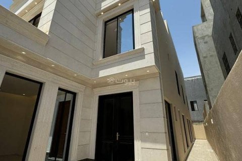 Villa de 4 chambres à Riyadh, Saudi Arabia No. 99517 4