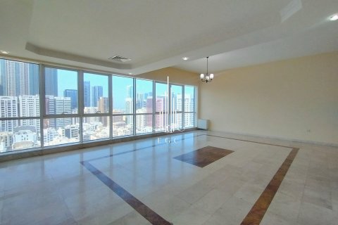 3 غرف نوم شقة في Hamdan Street, الإمارات العربية المتحدة رقم 70758