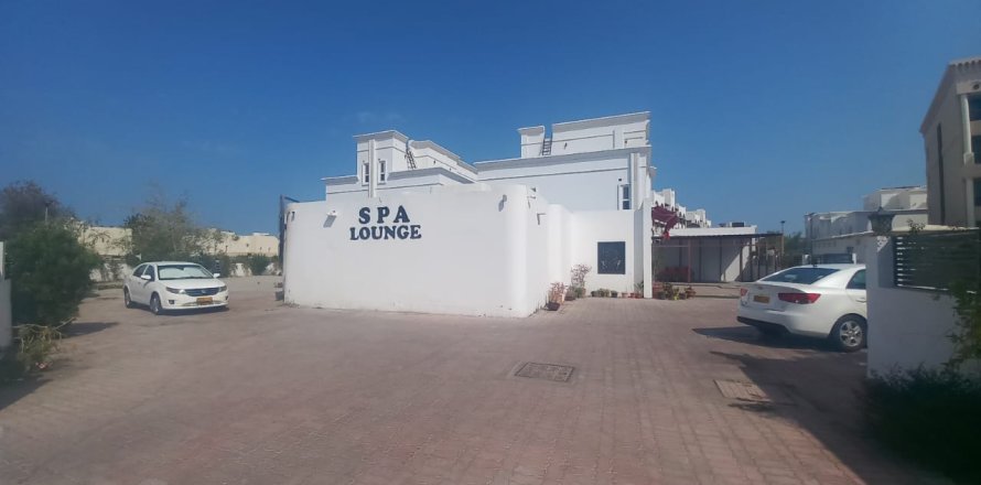 عقار تجاري في Madinat as'Sultan Qaboos, عُمان رقم 54631