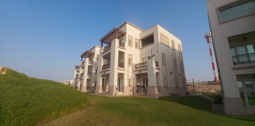 Apartment de 2 dormitorios en As Sib, Oman No. 54632