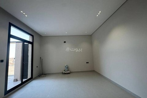 Villa de 5 dormitorios en Riyadh, Saudi Arabia No. 60166 8