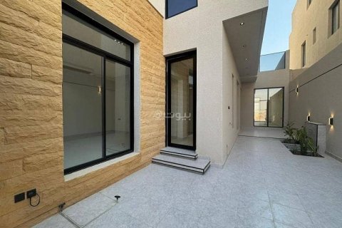 Villa de 5 dormitorios en Riyadh, Saudi Arabia No. 60166 4