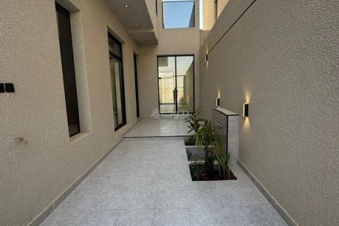Villa de 5 dormitorios en Riyadh, Saudi Arabia No. 60166 6
