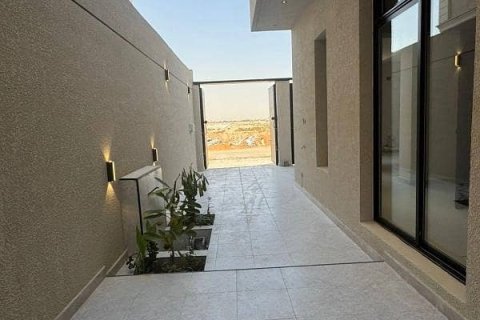 Villa de 5 dormitorios en Riyadh, Saudi Arabia No. 60166 7