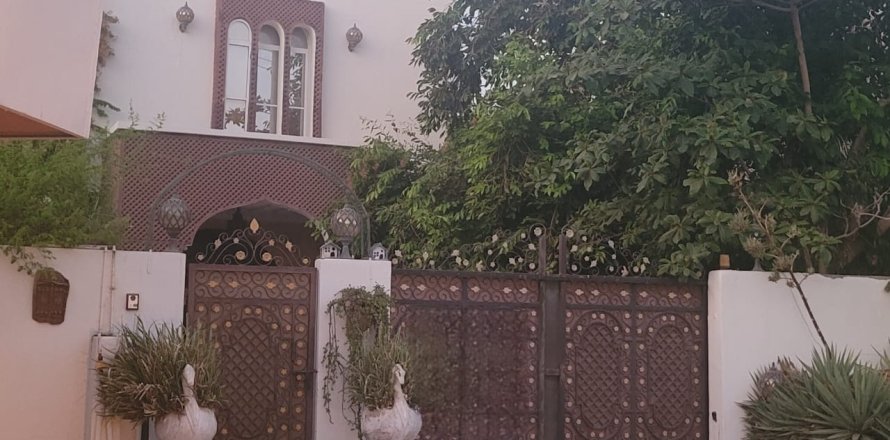 4 bedrooms Villa in Muscat, Oman No. 54346