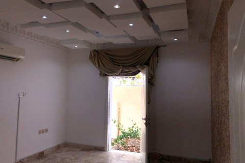4 bedrooms Villa in Muscat, Oman No. 54346 4