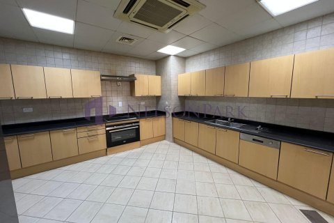 Villa de 4 dormitorios en Doha, Qatar No. 57970 5