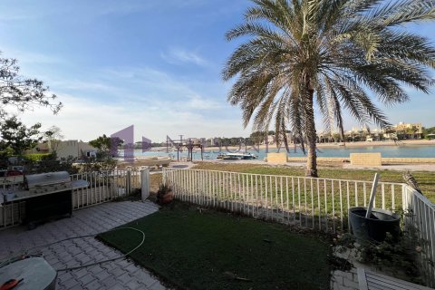 4 bedrooms Villa in Doha, Qatar No. 57970