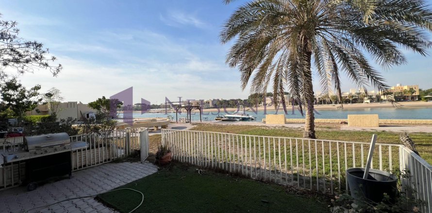 Villa de 4 dormitorios en Doha, Qatar No. 57970