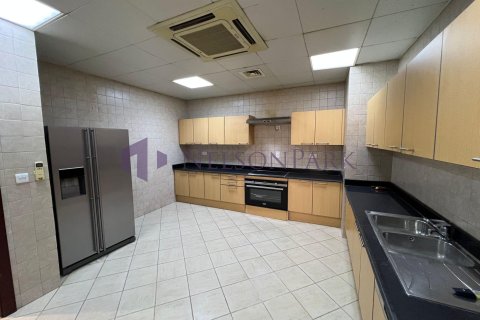 Villa de 4 dormitorios en Doha, Qatar No. 57970 6