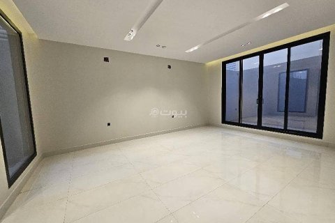 Villa de 7 dormitorios en Riyadh, Saudi Arabia No. 62830 8