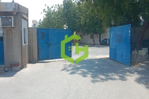 Land de 1326.4m² à Al Qusais Industrial Area, UAE No. 22391 11