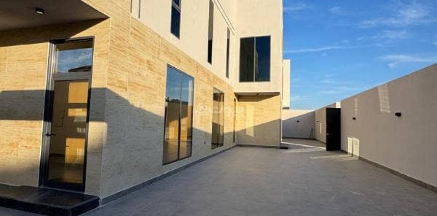 6 bedrooms Villa in Khobar, Saudi Arabia No. 60082