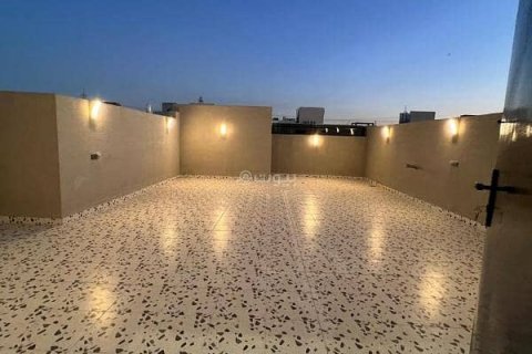 Villa de 5 dormitorios en Riyadh, Saudi Arabia No. 60084 3