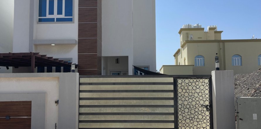 Villa Jumelée de 5 chambres à As Sib, Oman No. 54813