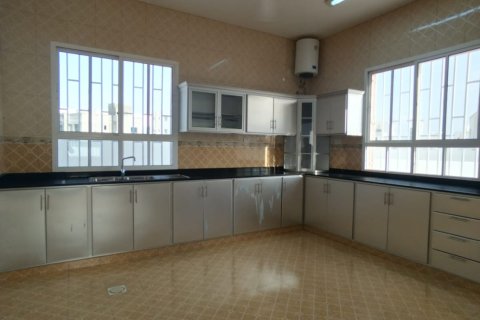 Villa Gemela de 5 dormitorios en As Sib, Oman No. 54781 8