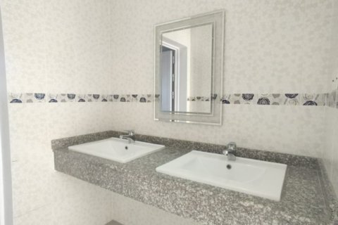 Villa Gemela de 5 dormitorios en As Sib, Oman No. 54781 7