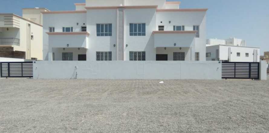 Villa Gemela de 5 dormitorios en As Sib, Oman No. 54781