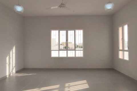 Villa Gemela de 5 dormitorios en As Sib, Oman No. 54781 6