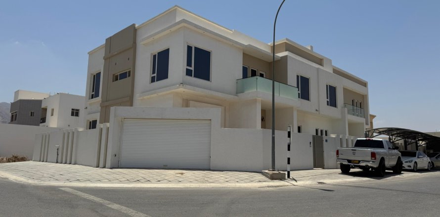 6 bedrooms Villa in Muscat, Oman No. 62728