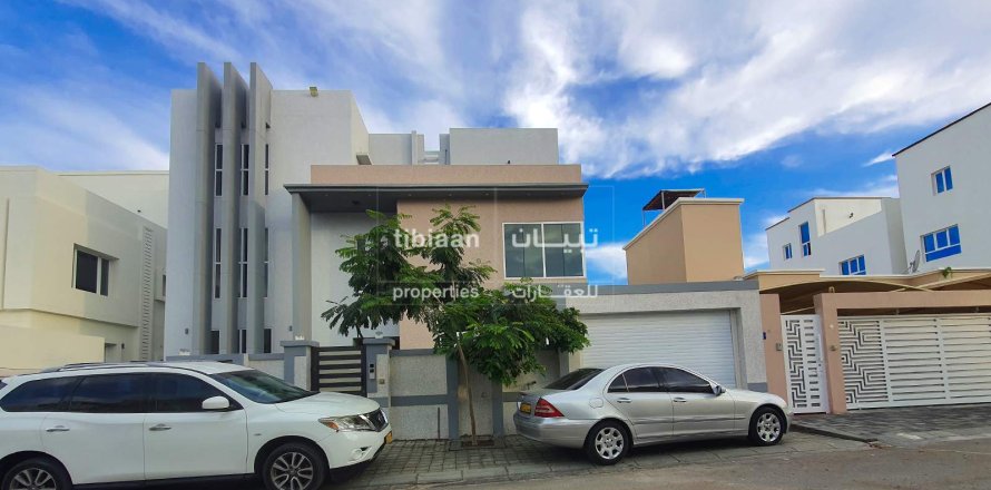 Apartment de 3 dormitorios en As Sib, Oman No. 53734