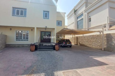 Villa Gemela de 5 dormitorios en Muscat, Oman No. 53344 3