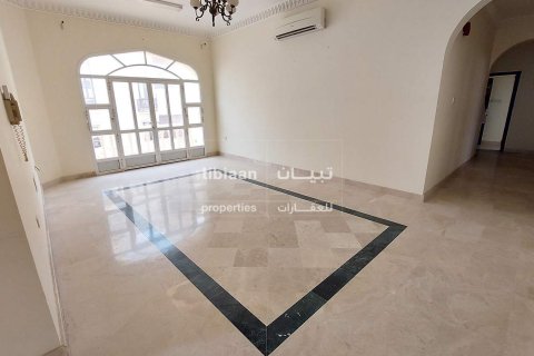 Дуплекс с 9 спальнями в Al Khuwair, Оман №53782 11