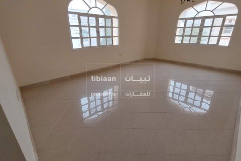 Дуплекс с 9 спальнями в Al Khuwair, Оман №53782 6