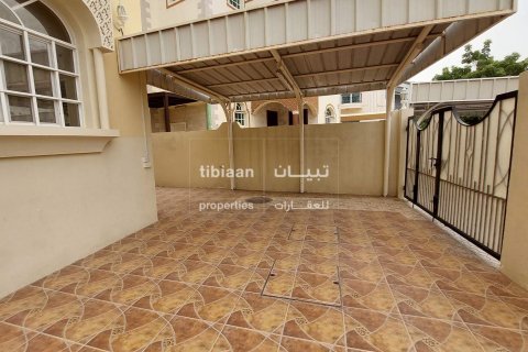 Дуплекс с 9 спальнями в Al Khuwair, Оман №53782 3