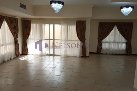 Villa de 4 dormitorios en Doha, Qatar No. 57473 3