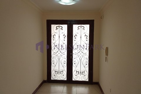 Villa de 4 dormitorios en Doha, Qatar No. 57473 5