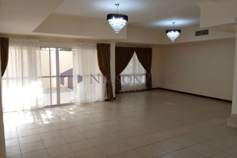 Villa de 4 chambres à Doha, Qatar No. 57473