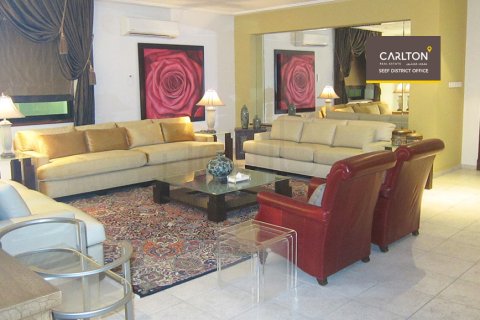 6 bedrooms Villa in Muharraq, Bahrain No. 66935 3