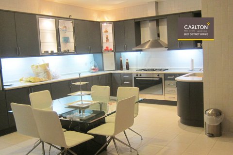 6 bedrooms Villa in Muharraq, Bahrain No. 66935 11