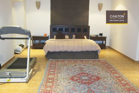 6 bedrooms Villa in Muharraq, Bahrain No. 66935 8
