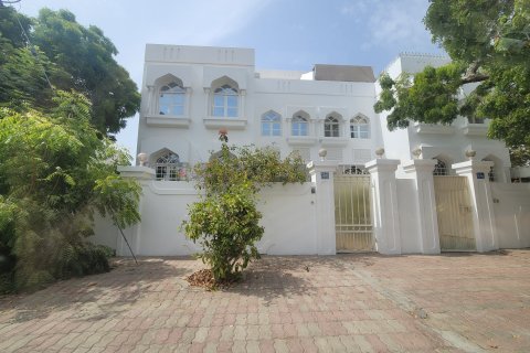 4 bedrooms Villa in Muscat, Oman No. 98585