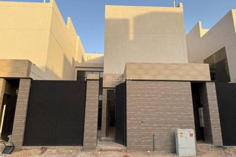 5 bedrooms Villa in Riyadh, Saudi Arabia No. 62608
