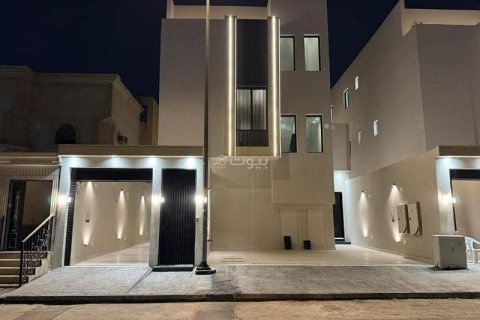 5 bedrooms Apartment in Riyadh, Saudi Arabia No. 60185