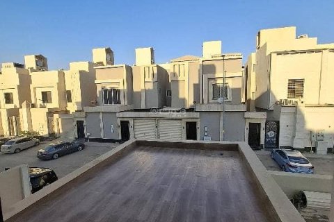 4 bedrooms Apartment in Riyadh, Saudi Arabia No. 60182