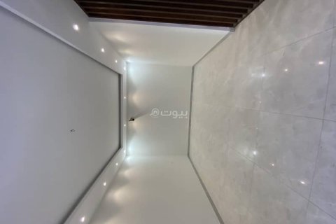 6 bedrooms Villa in Khobar, Saudi Arabia No. 60255 3