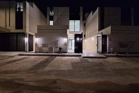 7 bedrooms Villa in Riyadh, Saudi Arabia No. 60256