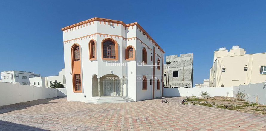 Villa de 5 dormitorios en As Sib, Oman No. 53915