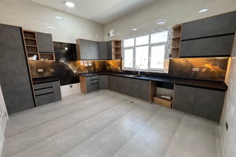 5 bedrooms Villa in Al Amarat, Oman No. 62749 4
