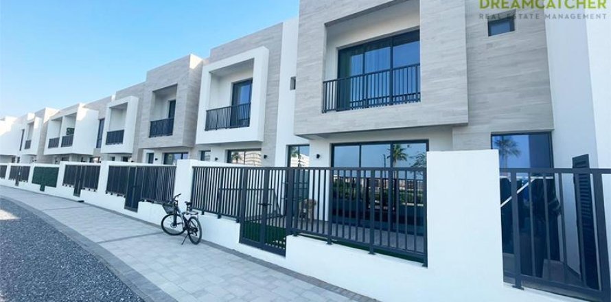 2 bedrooms Villa in Mina Al Arab, UAE No. 31892