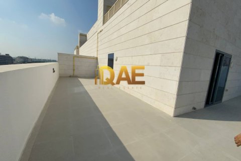 3716.1m² Building in Dubai, UAE No. 4694