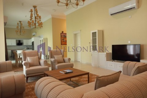 Villa de 3 dormitorios en Dukhan, Qatar No. 57651 7