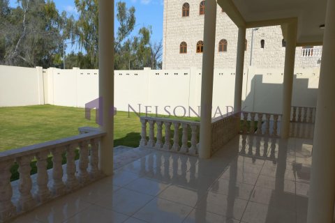 Villa de 3 dormitorios en Dukhan, Qatar No. 57651 3