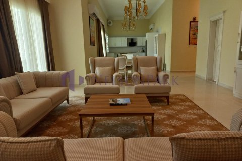 Villa de 3 dormitorios en Dukhan, Qatar No. 57651 6