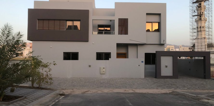 Вилла с 5 спальнями в Al Ansab, Оман №54601